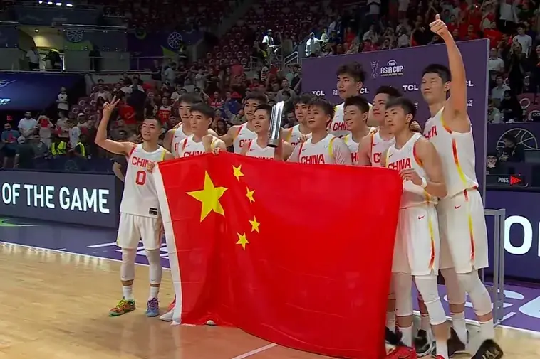 正是国足亟